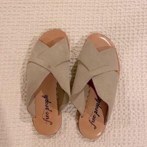 Cute slides!!! Bought the Black too!!